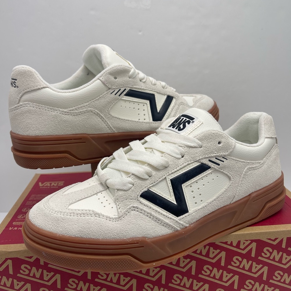 Vans Men’s Upland
Suede Marshmallow/Gum
VN000D250VM Sneakers - Picture 12 of 16